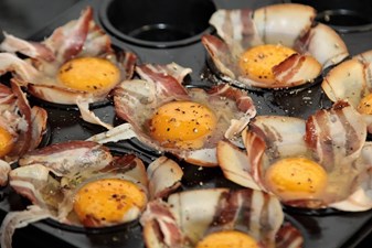 Muffini za doručak s jajima i slaninom